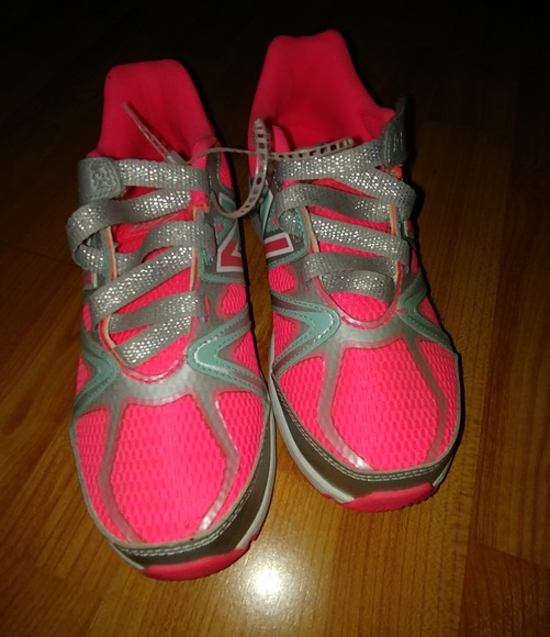 New, unworn New Balance sneakers size 3 - Picture 2 of 5